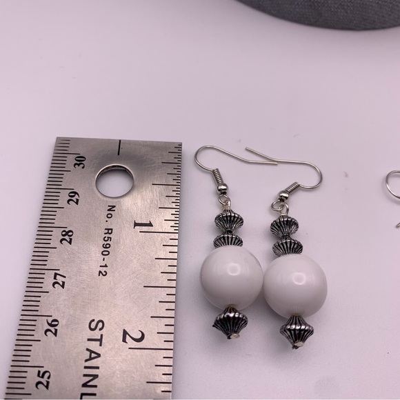 Set of Two NWOT White Clear and Silver Moroccan Inspired Beaded Dangle Earrings - Picture 4 of 5